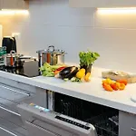 公寓 Modern, Spacious With Garage And Balcony *