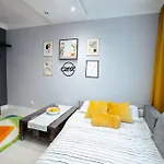 公寓 Modern, Spacious With Garage And Balcony *