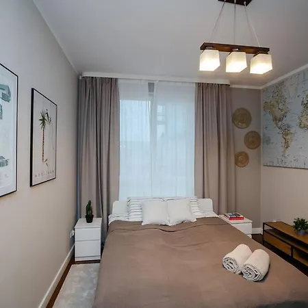 Modern, Spacious With Garage And Balcony Warsaw