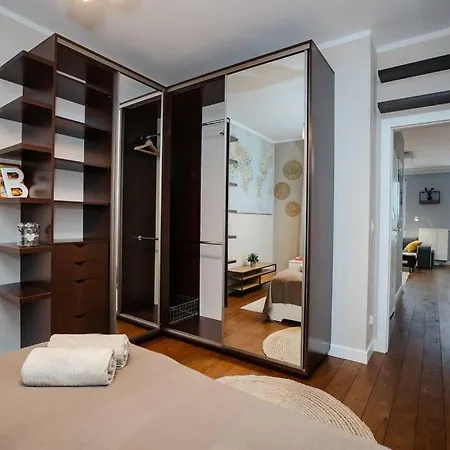 Apartment Modern, Spacious With Garage And Balcony Warsaw