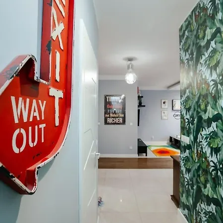 Modern, Spacious With Garage And Balcony