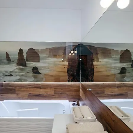 Appartamento Modern, Spacious With Garage And Balcony