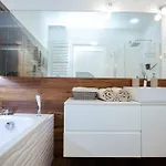 Modern, Spacious With Garage And Balcony *