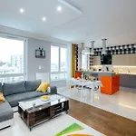 Appartement Modern, Spacious With Garage And Balcony Varsovie