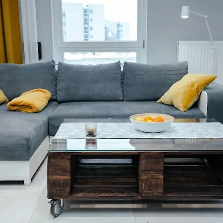 Modern, Spacious With Garage And Balcony *