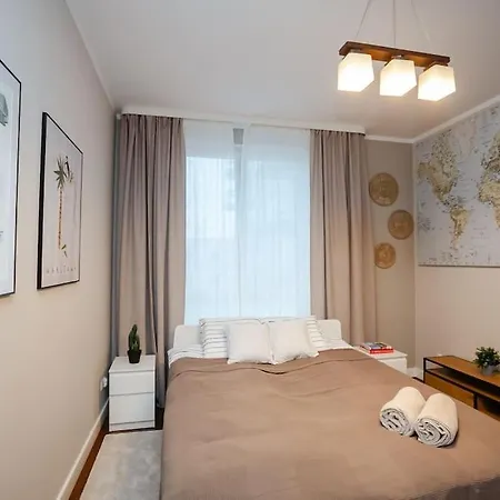 Modern, Spacious With Garage And Balcony Warszawa