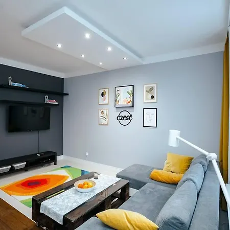 Modern, Spacious With Garage And Balcony *