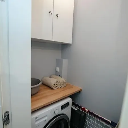 Modern, Spacious With Garage And Balcony Lägenhet Warszawa