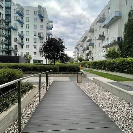 Modern, Spacious With Garage And Balcony Warszawa