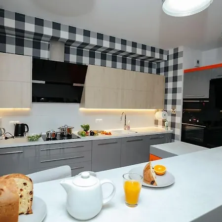 Lägenhet Modern, Spacious With Garage And Balcony