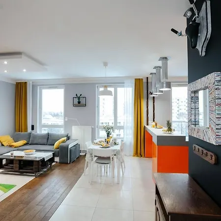 Modern, Spacious With Garage And Balcony Lägenhet