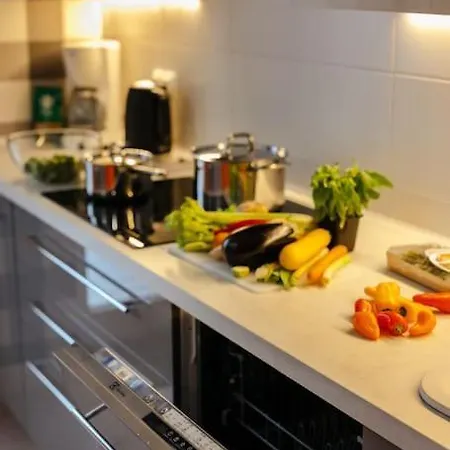 Modern, Spacious With Garage And Balcony Lägenhet *