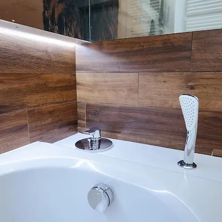 Modern, Spacious With Garage And Balcony Lägenhet