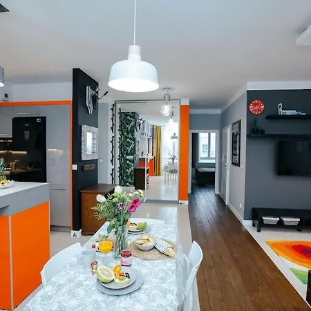 Modern, Spacious With Garage And Balcony Lägenhet *