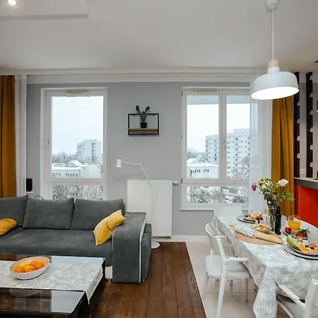 아파트 Modern, Spacious With Garage And Balcony *