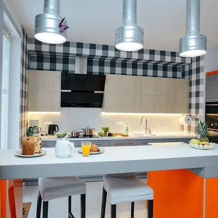 Modern, Spacious With Garage And Balcony *