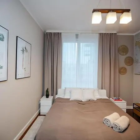 Modern, Spacious With Garage And Balcony *