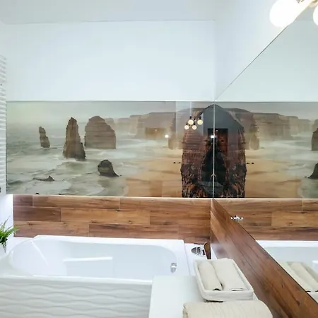 Modern, Spacious With Garage And Balcony *