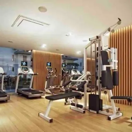 Lägenhet Modern, Spacious With Garage And Balcony *