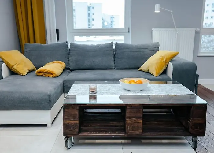 Modern, Spacious With Garage And Balcony *