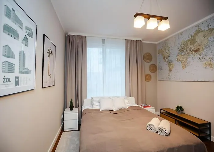 Modern, Spacious With Garage And Balcony Varsó