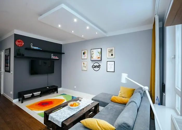 Modern, Spacious With Garage And Balcony *