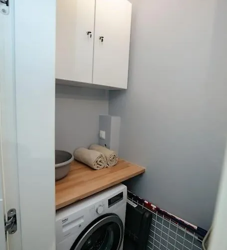 Modern, Spacious With Garage And Balcony Apartman Varsó