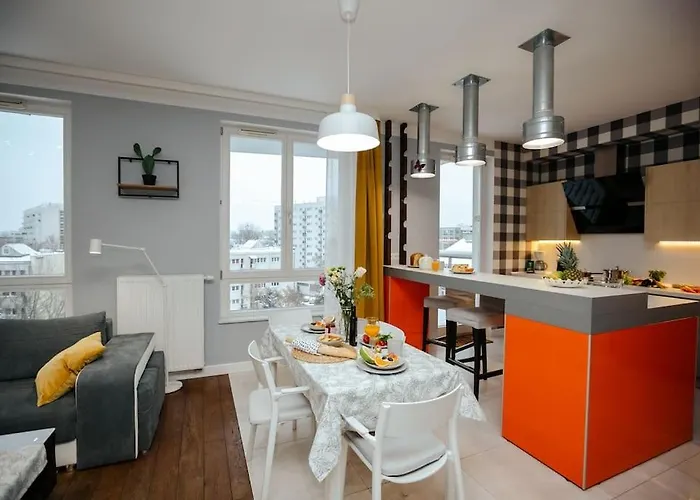 Modern, Spacious With Garage And Balcony *