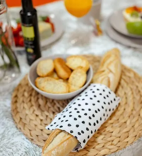 Apartman Modern, Spacious With Garage And Balcony