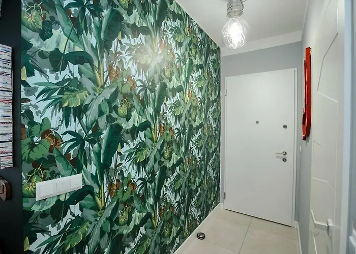 Modern, Spacious With Garage And Balcony