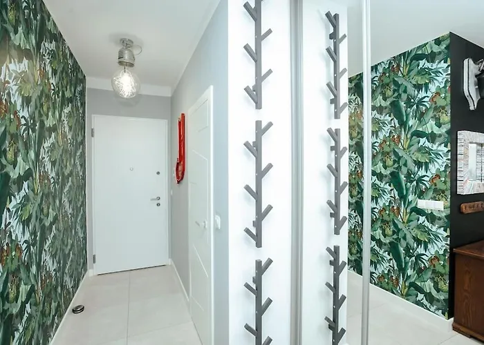 Apartman Modern, Spacious With Garage And Balcony *