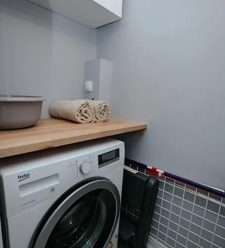 Modern, Spacious With Garage And Balcony Apartman Varsó