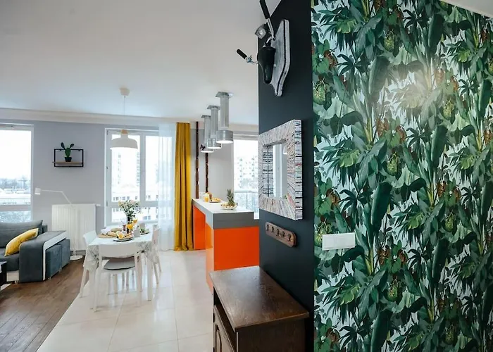 Modern, Spacious With Garage And Balcony Varsó