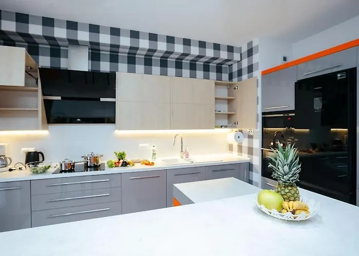 Modern, Spacious With Garage And Balcony * Varsó