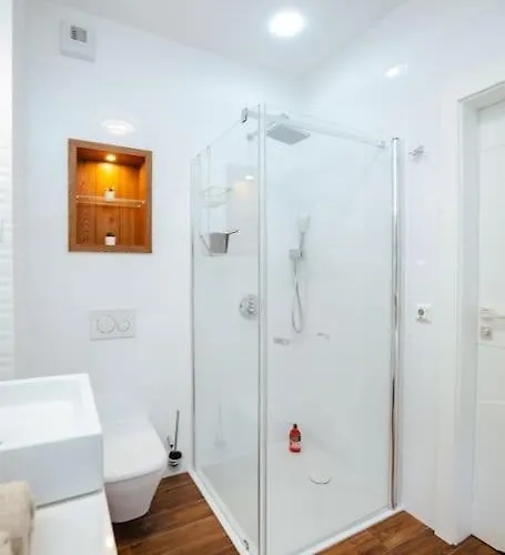 Modern, Spacious With Garage And Balcony Apartman *