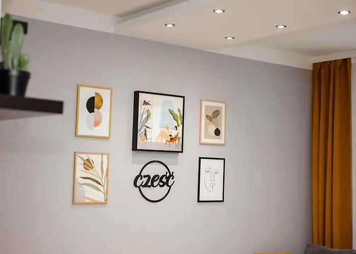 Modern, Spacious With Garage And Balcony Varsó