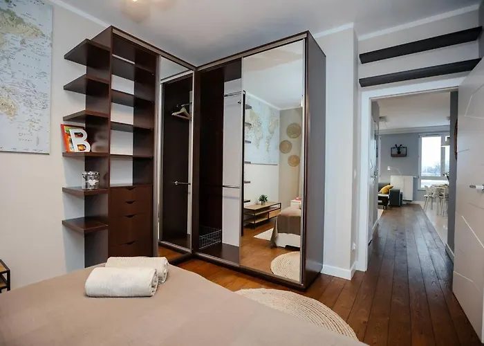 Apartman Modern, Spacious With Garage And Balcony Varsó