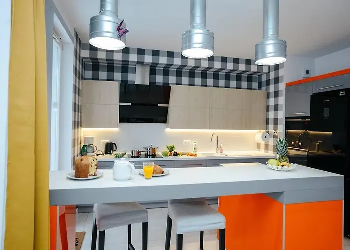 Modern, Spacious With Garage And Balcony *