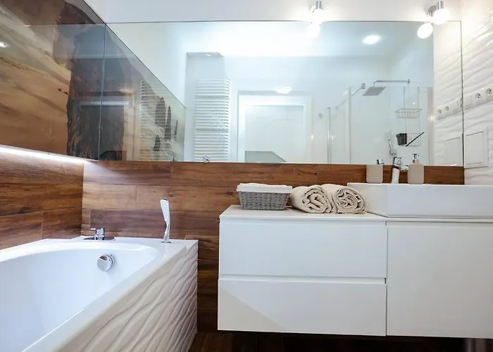 Apartman Modern, Spacious With Garage And Balcony Varsó