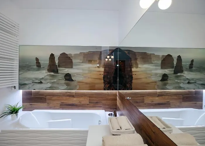 Apartman Modern, Spacious With Garage And Balcony