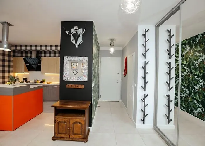 Apartman Modern, Spacious With Garage And Balcony