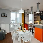 Modern, Spacious With Garage And Balcony *