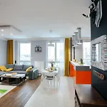 Modern, Spacious With Garage And Balcony Apartmán