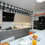 Apartmán Modern, Spacious With Garage And Balcony *