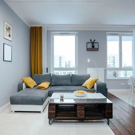 Modern, Spacious With Garage And Balcony Apartament