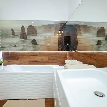 Modern, Spacious With Garage And Balcony Apartament Warszawa